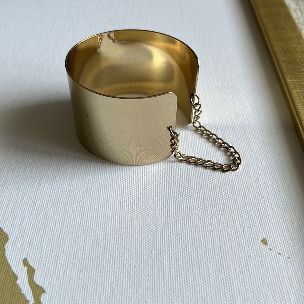 Golden cuff with Chain